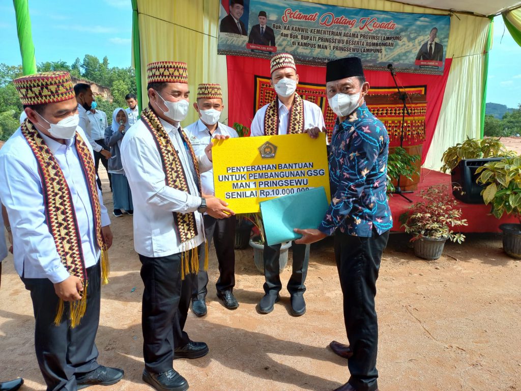 Kakanwil Kemenag Lampung Letakkan Batu Pertama GSG MAN 1 Pringsewu Kakanwil Kemenag Lampung Letakkan Batu Pertama GSG MAN 1 Pringsewu