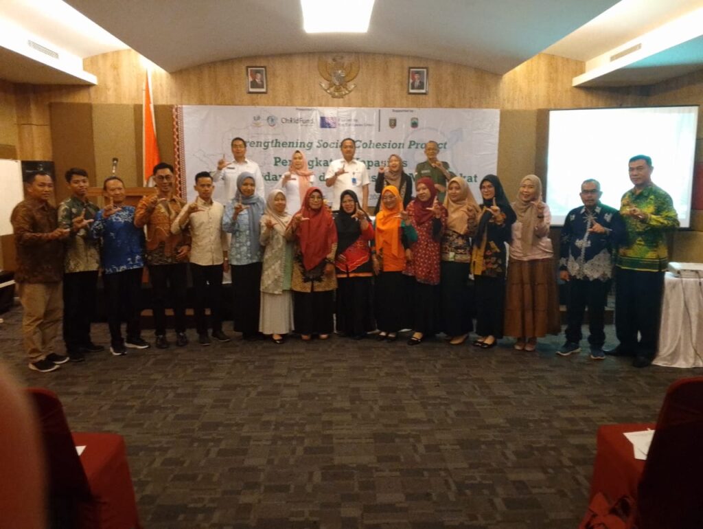 Guru MAN 1 Pringsewu Ikuti Kegiatan Agen Perdamaian di Sekolah Guru MAN 1 Pringsewu Ikuti Kegiatan Agen Perdamaian di Sekolah