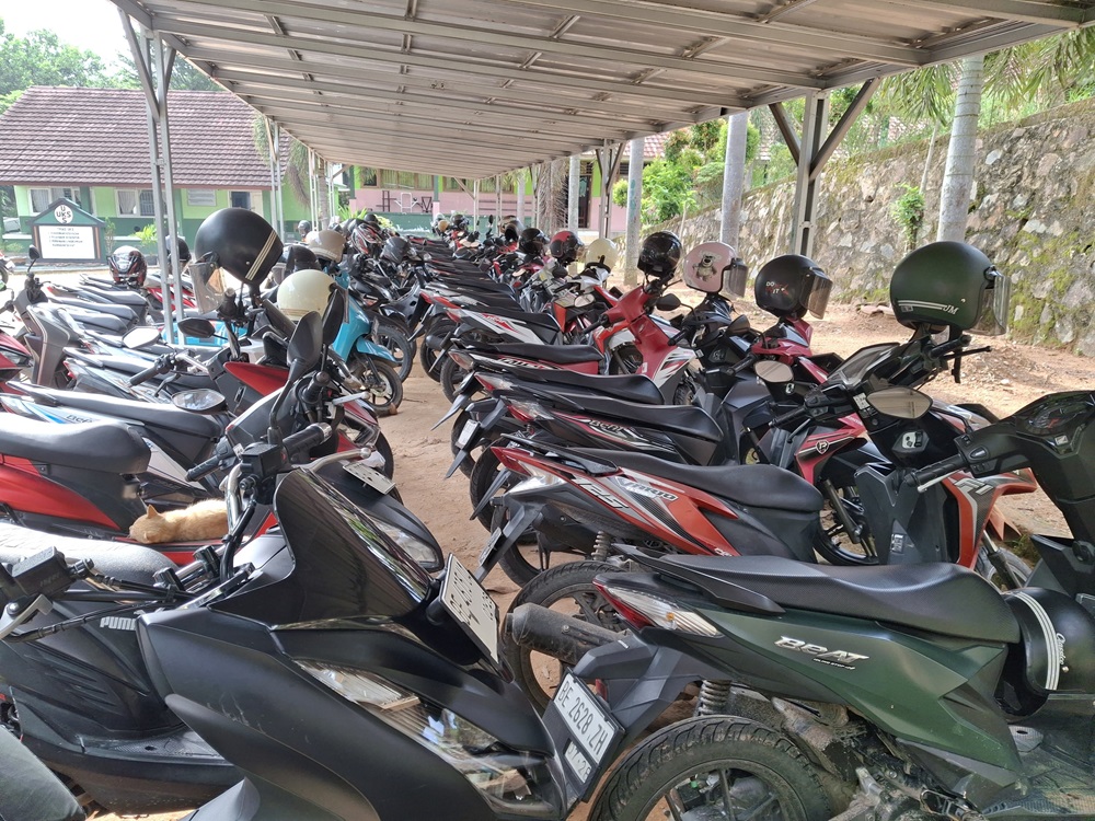 Pendapat Guru dan Siswa MAN 1 Pringsewu tentang Membawa Motor ke Sekolah: Antara Kebutuhan dan Keselamatan Pendapat Guru dan Siswa MAN 1 Pringsewu tentang Membawa Motor ke Sekolah: Antara Kebutuhan dan Keselamatan